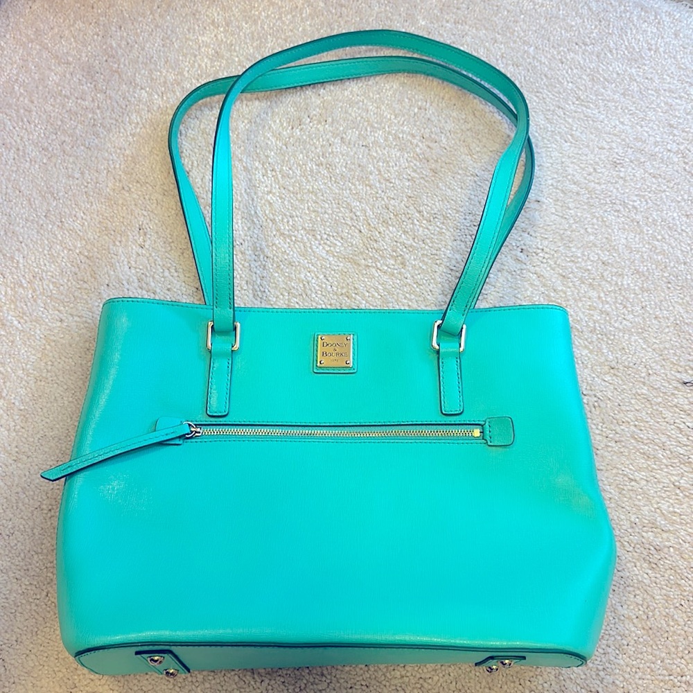 Beautiful Dooney and Bourke leather bag